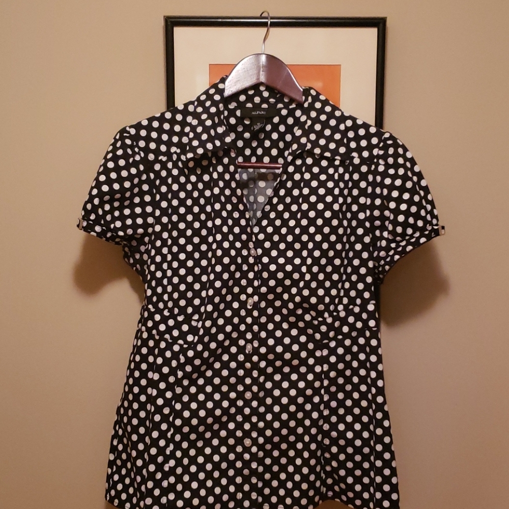 Polkadot short sleeved vintage-look blouse